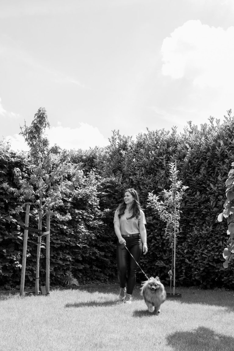 Veerle Bex lopend, van achteren gefotografeerd